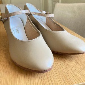 NWOT Nude Dancing Heels Size 8.5